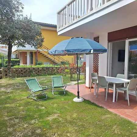 Beachfront, Modern Flat With Lovely Garden *