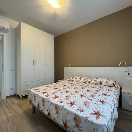 Beachfront, Modern Flat With Lovely Garden Apartment Bibione