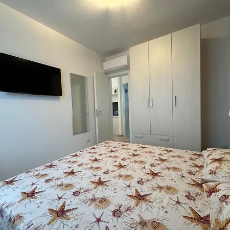Apartment Beachfront, Modern Flat With Lovely Garden