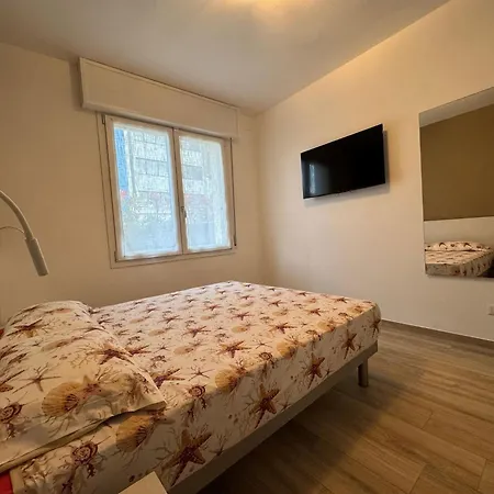 Apartment Beachfront, Modern Flat With Lovely Garden *