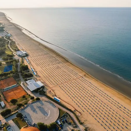 Apartment Beachfront, Modern Flat With Lovely Garden *