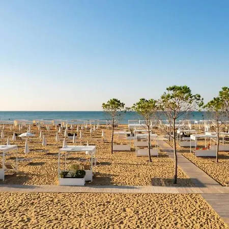 Apartment Beachfront, Modern Flat With Lovely Garden